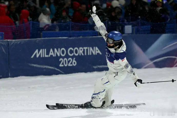 米兰冬奥会自由式滑雪女子大跳台决赛，中国选手夺得银牌，这是她本届冬奥会个人第二枚
