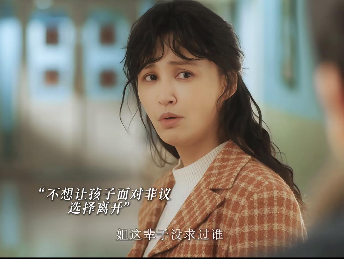 崔小红回国两次，一次是给姥姥奔丧，一次是刚进门就看到姥爷没了呼吸。

为了不被非