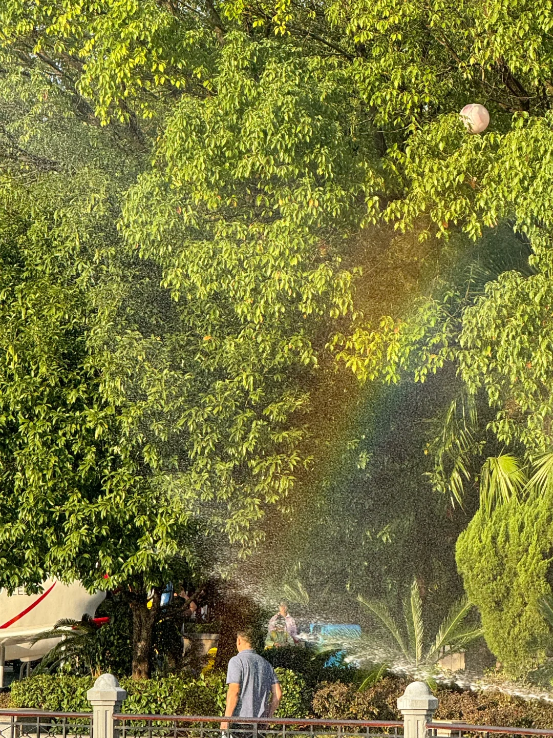 方特这辈子来一次就够了՞ᯅ̈՞ ✌︎ ʺ̤