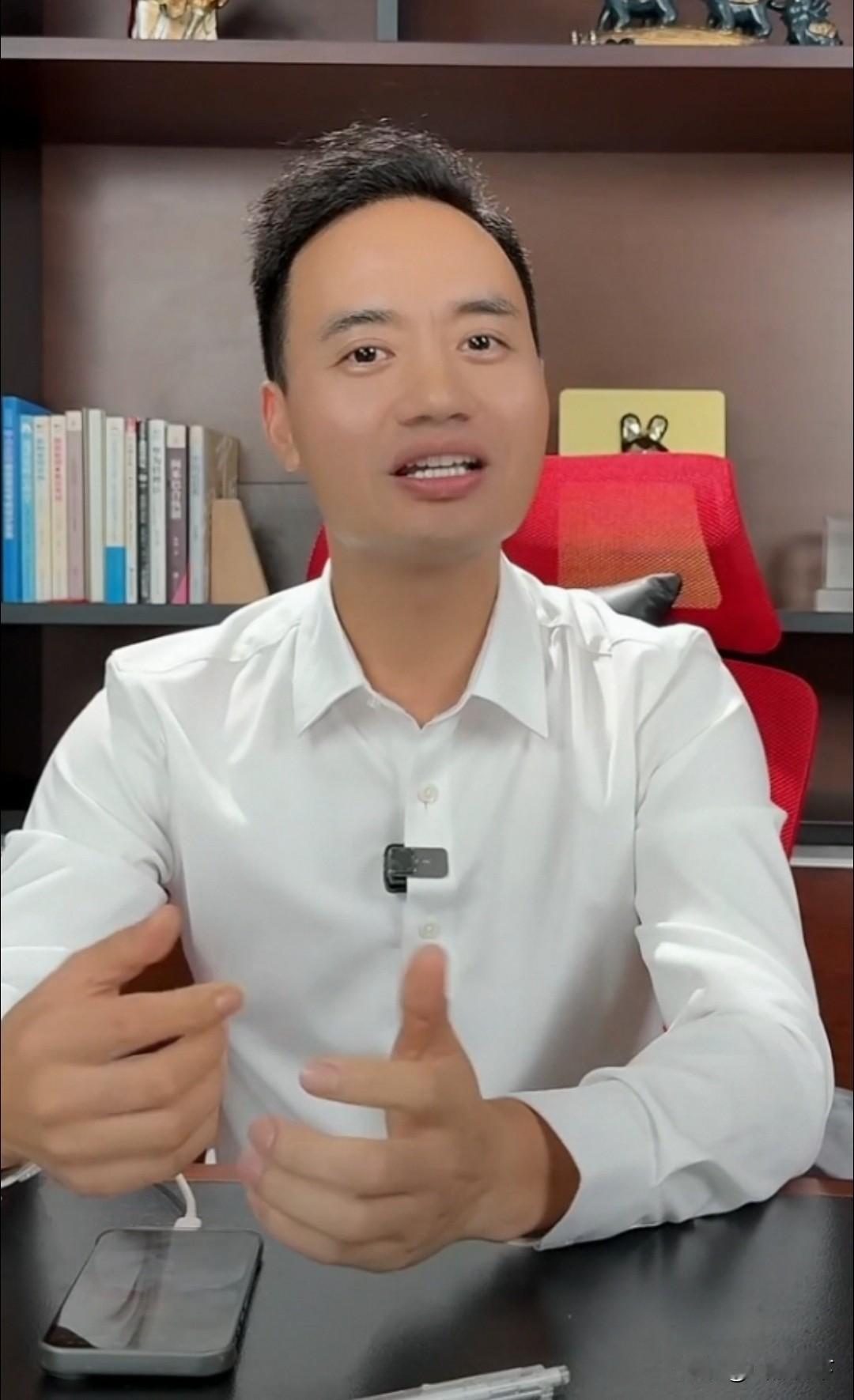 广州的商场你们是不想赚钱了吗，洗脸熊的老板在直播间喊话，说是要把WSBK夺冠车型