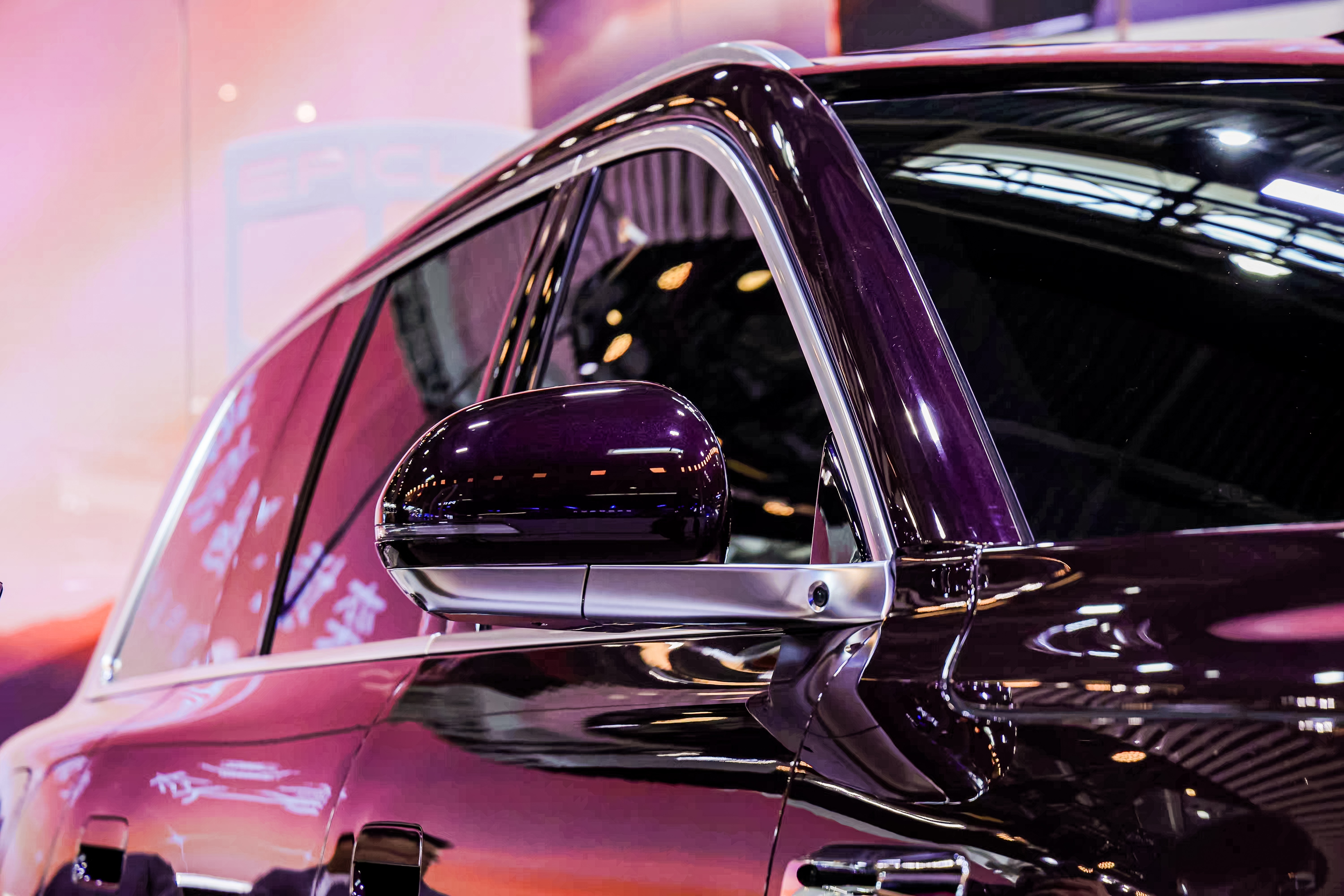 伊能静易立竞都选奕境 华为乾崑旗舰境奕境X9全球发布4月23日，华为乾崑技术大会