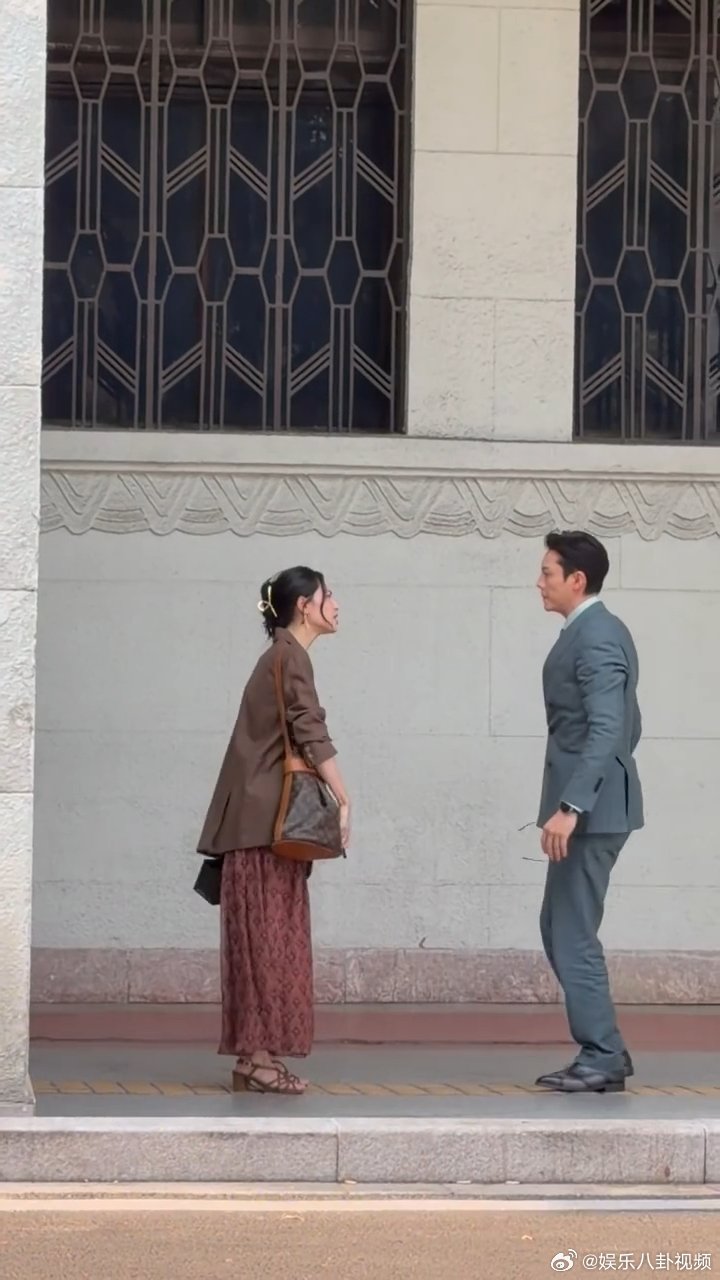 陈伟霆陈伟霆钟楚曦吵架路透偶遇陈伟霆钟楚曦吵架路透 网友偶遇陈伟霆钟楚曦吵架路透