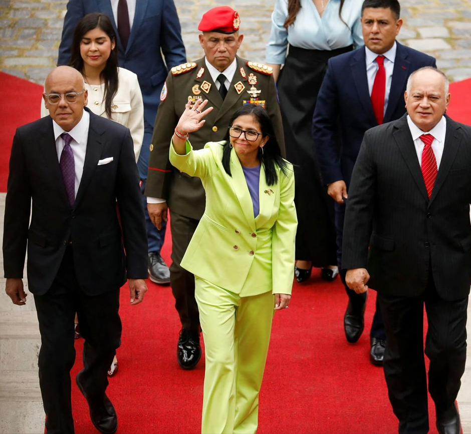 万万没想到啊！马杜罗竟然被自己的副总统出卖了。英国《卫报》在最新的报道中披露，早