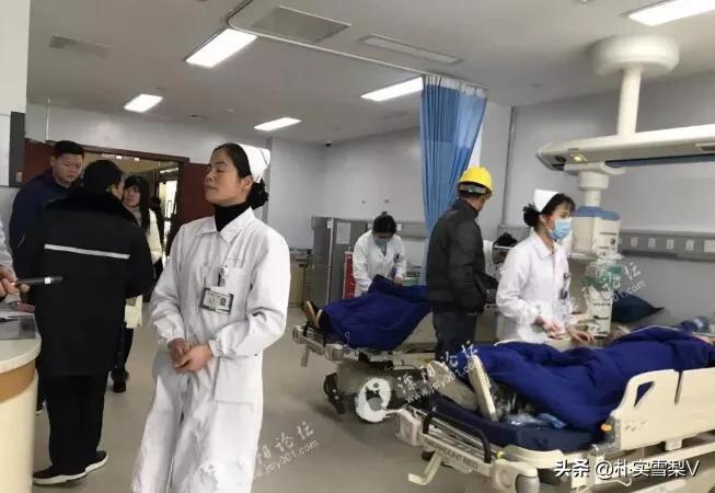 
你们发现没？人老了确实是越来越不中用了，哪怕走个路洗个澡都能把自己摔伤。

我