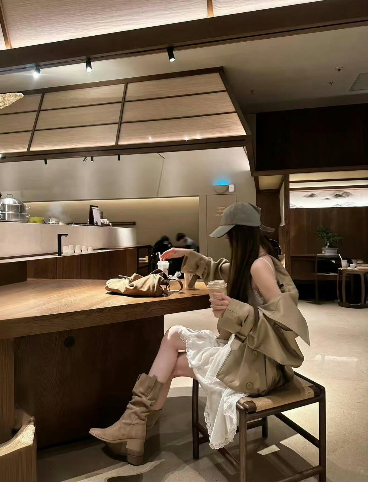 去过独立的生活，哪怕朝不保夕，也要让生命的力量尽情奔涌，总好过在这里压抑自己，或