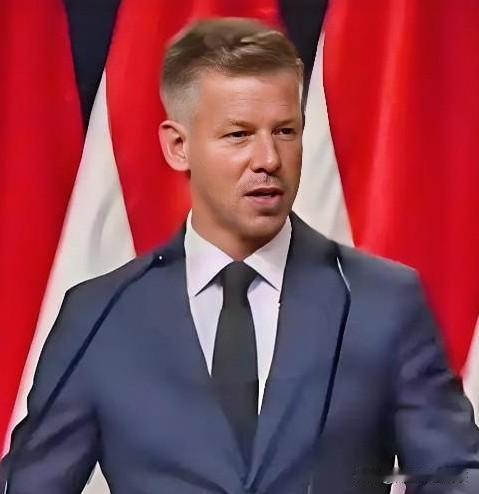 马扎尔批评匈牙利某些政客跪拜俄罗斯，匈牙利某些政客主张乌克兰割让领土，

匈牙利