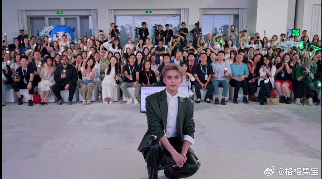 就当我也在合影里了[嘻嘻][嘻嘻][嘻嘻] ​​​