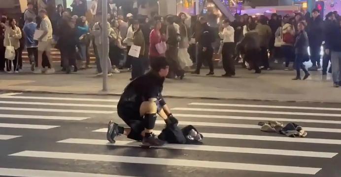 台北车站袭击事件，嫌犯曾在台军中服役因酒驾被除役，后又因教召未报到被警方通缉，更