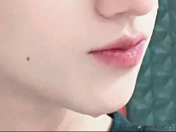 如果一个女的大半夜
给你发这种、
你怎么处理？