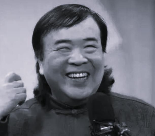 笑星丁少华去世的消息让人难过。他曾用幽默和欢笑陪伴了许多人的时光，那些经典的喜剧