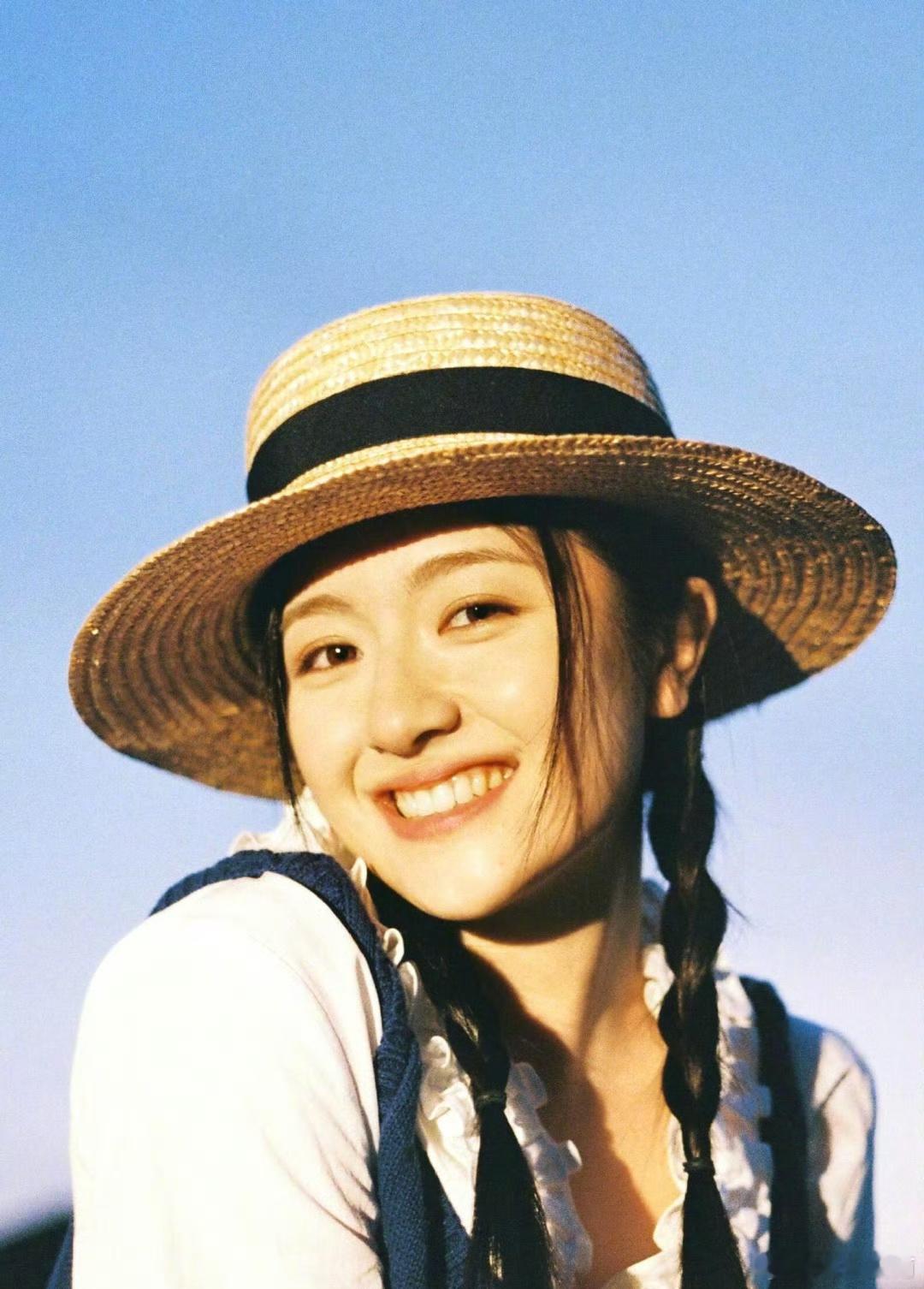 下辈子我要预定李兰迪这张自带故事感的脸，每一个角度都好美