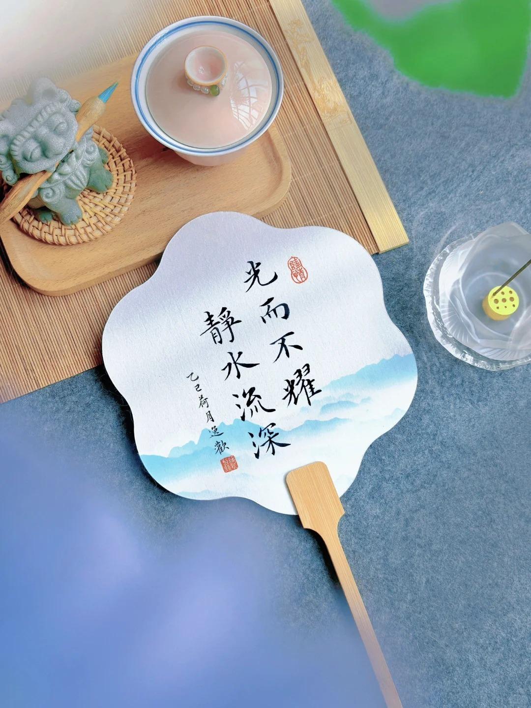 世人之所以困于闲言、囿于碎语，不过是心向外求，在乎别人的肯定，未向内安，在意别人