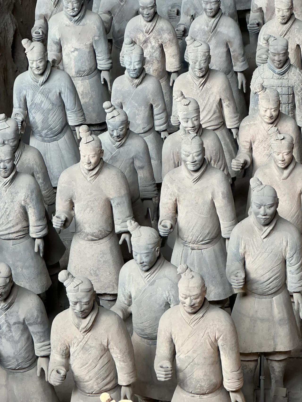 兵马俑大家都知道有3个坑，一号坑，二号坑，三号坑，其实还有个四号坑。
四号坑就是