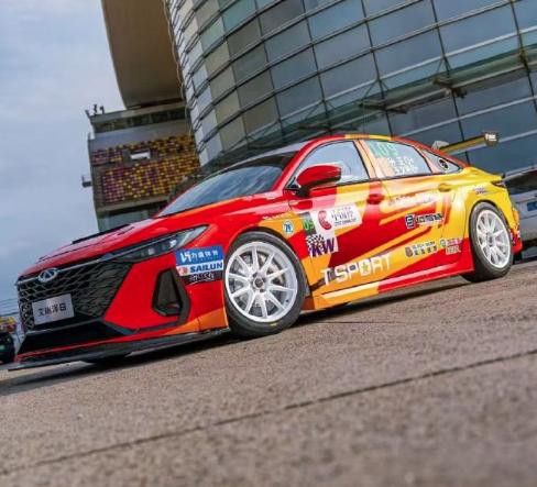 在此次的CTCC中国汽车场地职业联赛上，居然有一款我们自主品牌的燃油车上战场了，