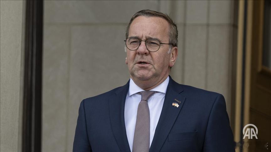 还在自欺欺人.......日前，德国国防部长皮斯托利乌斯在就德国派遣军事人员参加