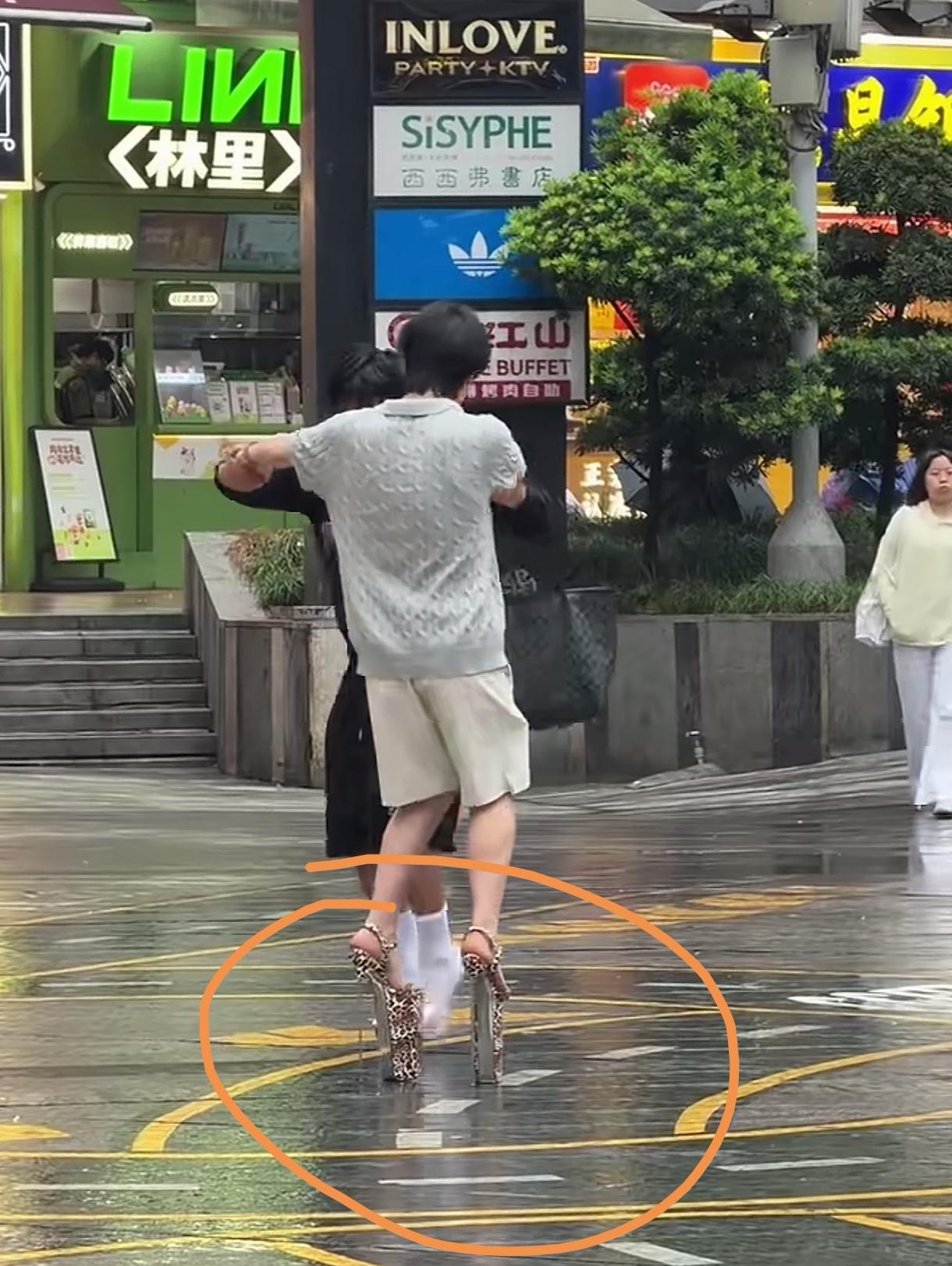 重庆的生产线跟成都的生产线相比，哪个更厉害呢？
