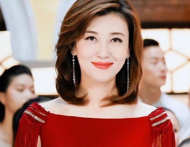 48岁央视女神李红现状！无背景无婚史，深耕舞台24年，活成人间清醒范本✨
 
这