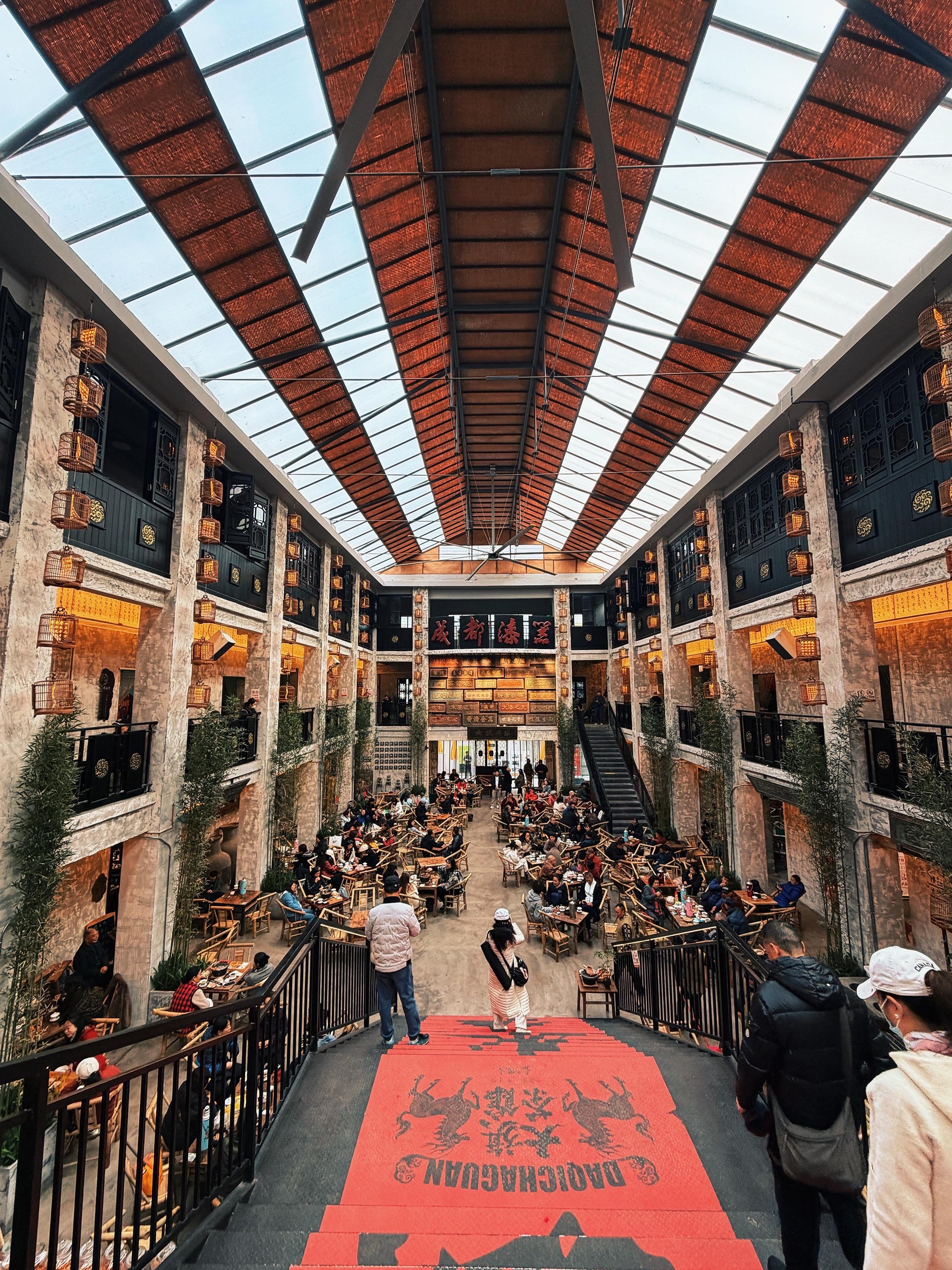 怎么能不爱成都？老厂房里建茶馆