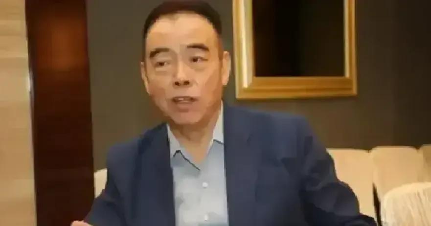 宋丹丹在节目里一句“当年我说话没过脑子”，把二十年前那场旧账翻回观众眼前。
20