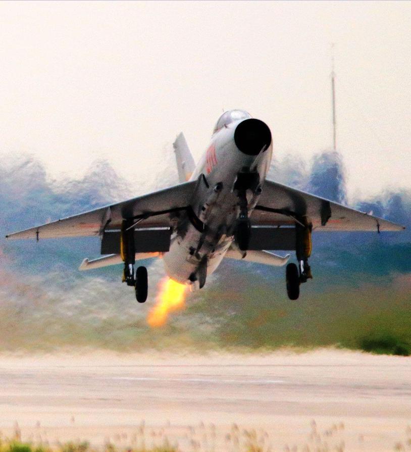 最后的歼七六代机于去年底鸣锣开场，已一年过去，新闻里近日消息，加速歼-7退役。乍