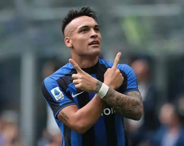 劳塔罗自称历史第三，你认同吗？
最近劳塔罗接受外媒采访，他说自己的历史地位可以排