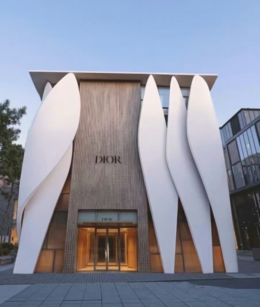 迪奥重视中国市场发展迪奥与北京的一场全新对话这个建筑巧妙映照了城市的审美底色。它