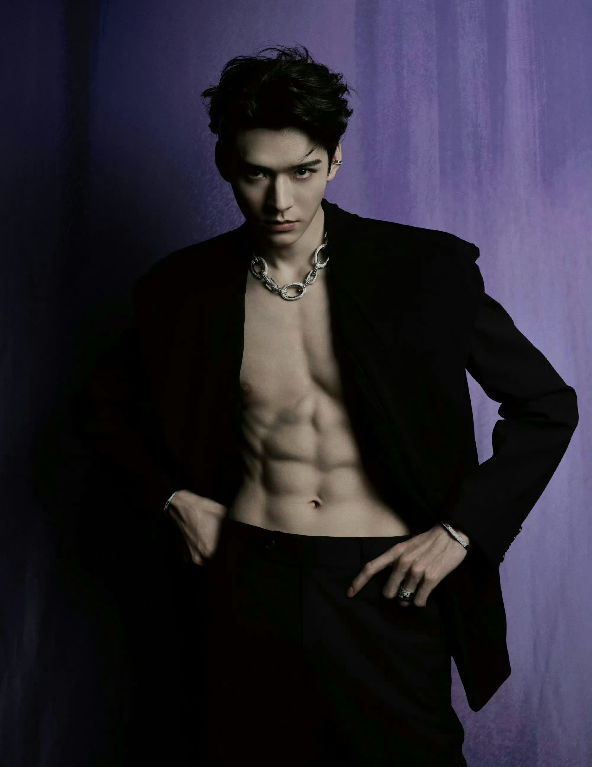 龚俊现在是作品不吸粉来靠身材吸粉了吗？ ​​​