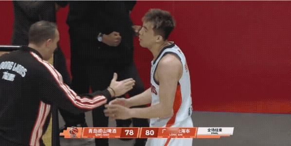 青岛男篮三分绝杀没有投进后，郭艾伦真的是如释负重，最后时刻他的2罚1中给了青岛男