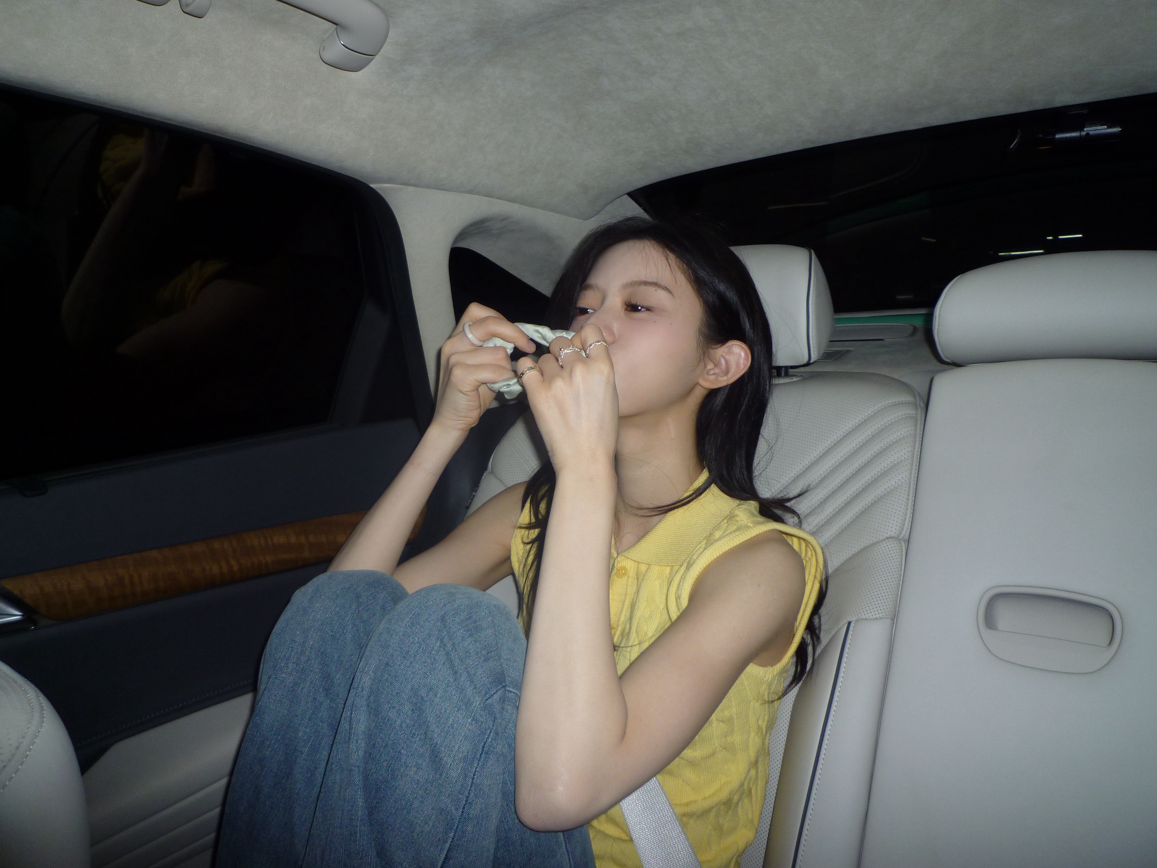 260627 Minju更新wvs爸爸给我拍的📸 