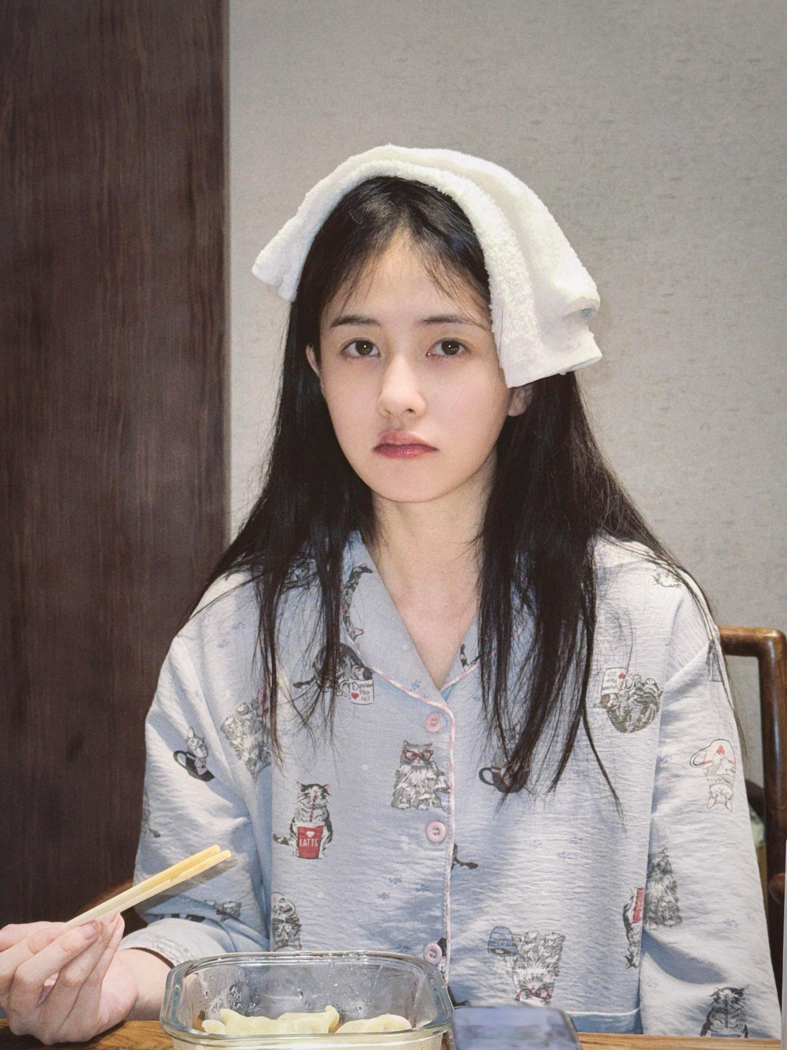 白鹿 我是白鹿妈粉来着。好吧。偶尔也是梦女粉。就这样。 