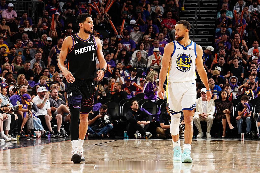 格林36+6太阳战胜勇士将对阵雷霆 库里17+4布克追梦被逐NBA 常规赛继续进