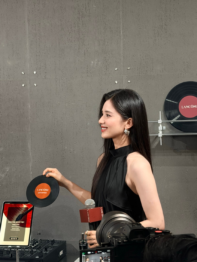 张婧仪黑长直御姐感张婧仪中式浓颜美 张婧仪黑长直御姐感，张婧仪中式浓颜美，谁懂一