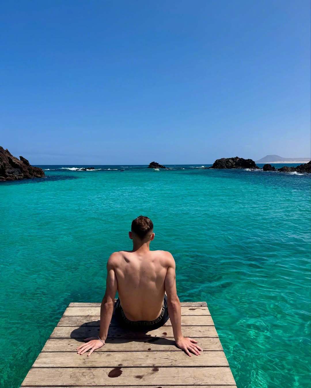 🏝️费尔明寄来假期海岛明信片🏃🏻‍♂️小明现已在国家队开始训练🇪🇸巴萨