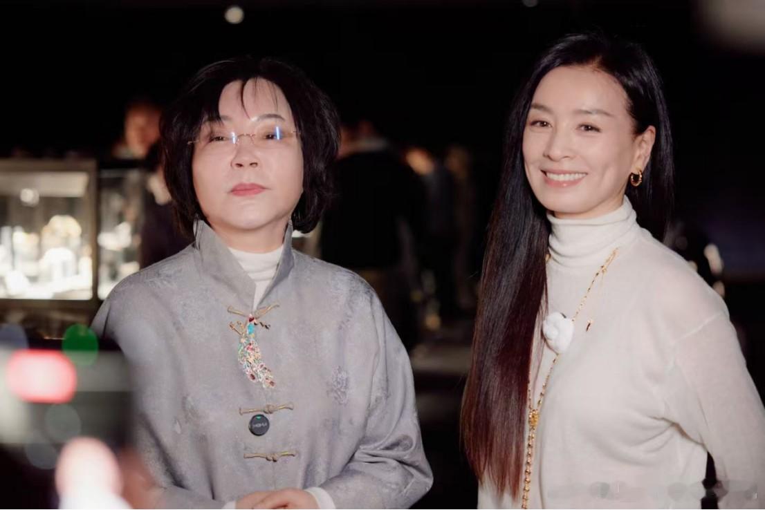 张庭为民族珠宝艺术展站台 盼两岸和平共融 