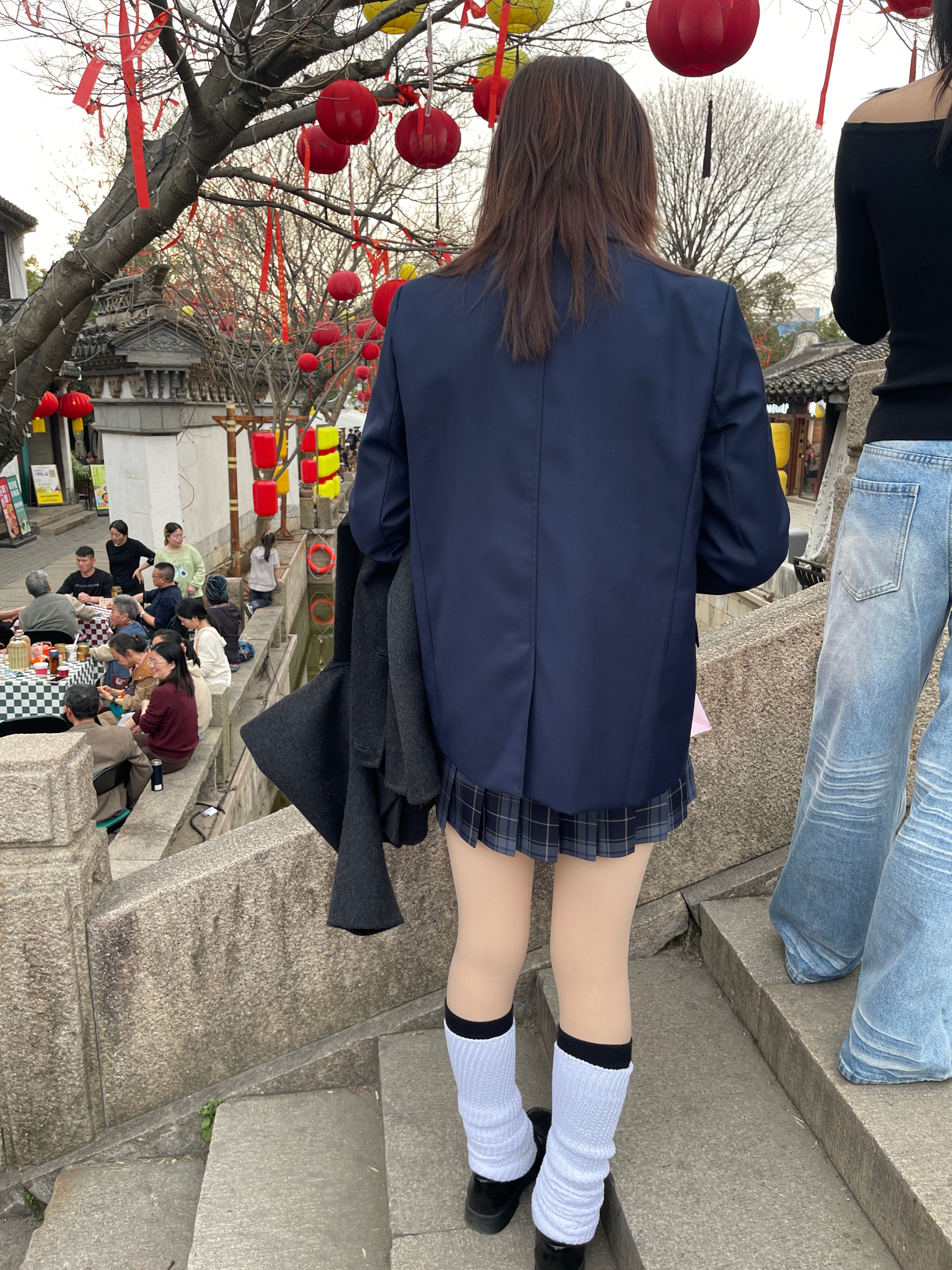 偷拍一个长腿妹纸~