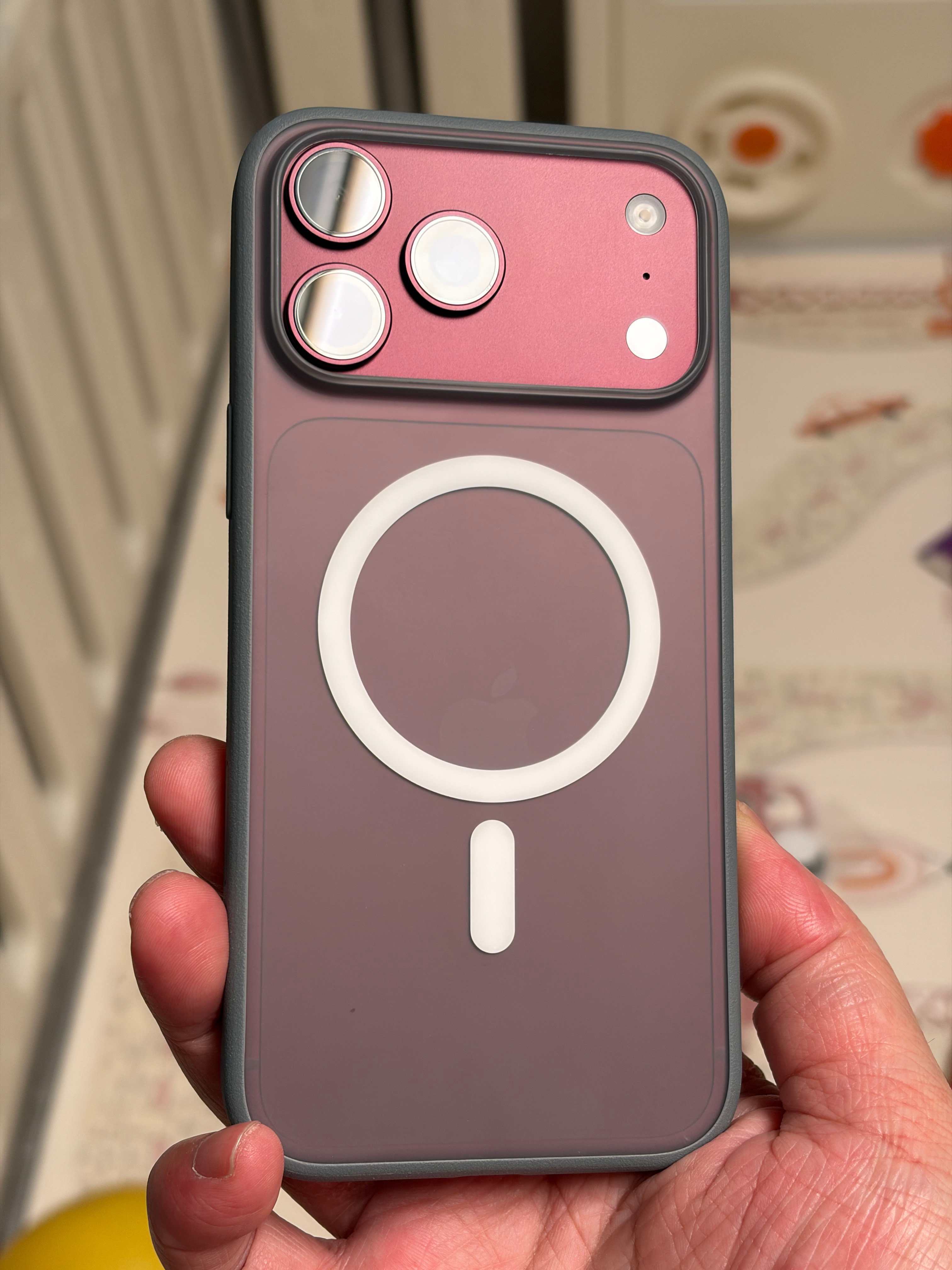 给 iPhone18ProMax 装个 iPhone17ProMax 的013用