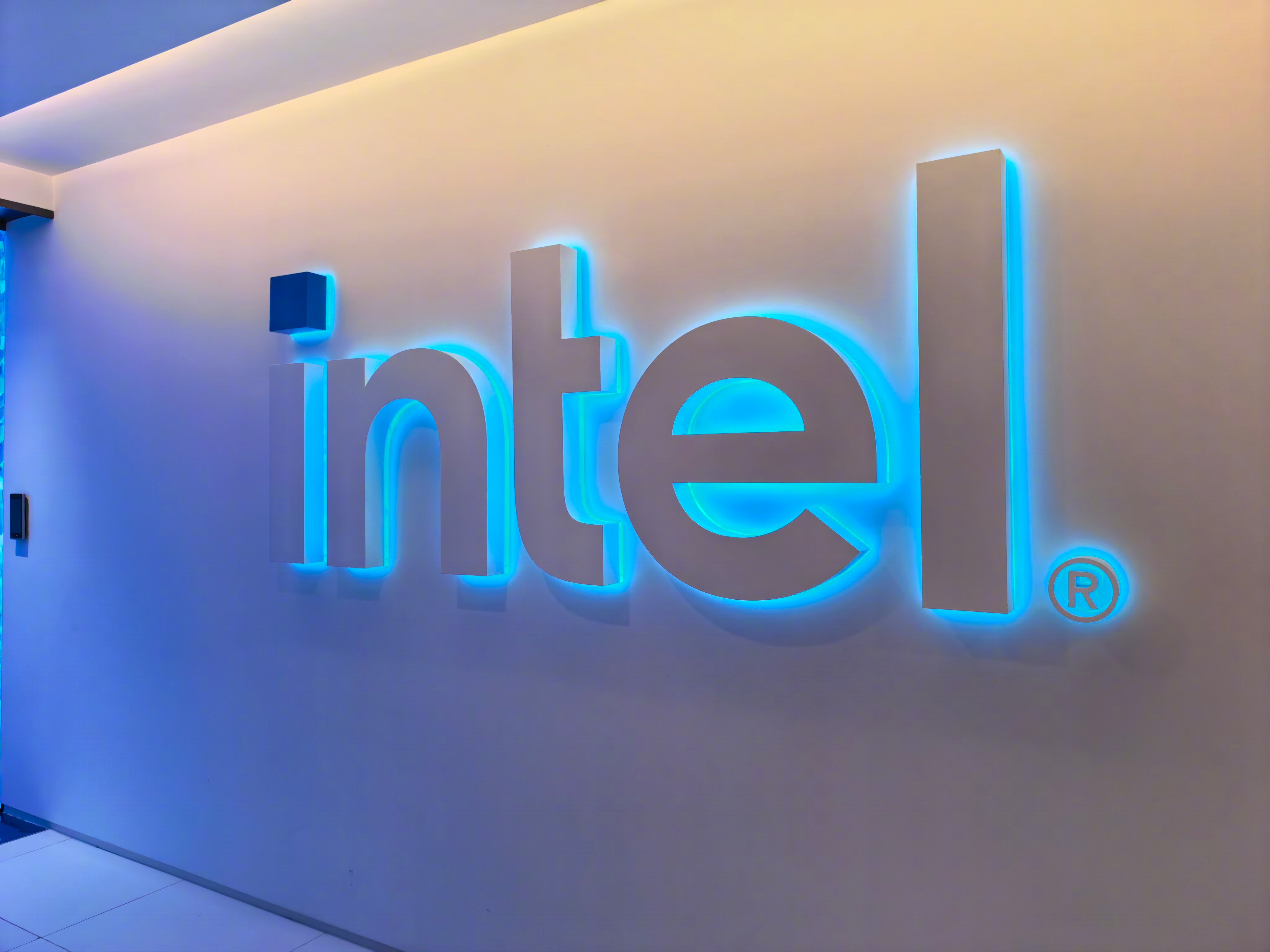 杀入AI硬件领域！今天我会在INTEL新一代AI工作站发布会上发言，给大家讲我们