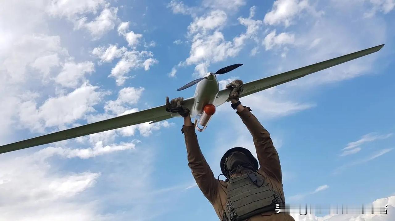 专家指出乌克兰无人机大规模袭击俄罗斯领土的目的。
专家杰列列夫斯基：由于前线失败