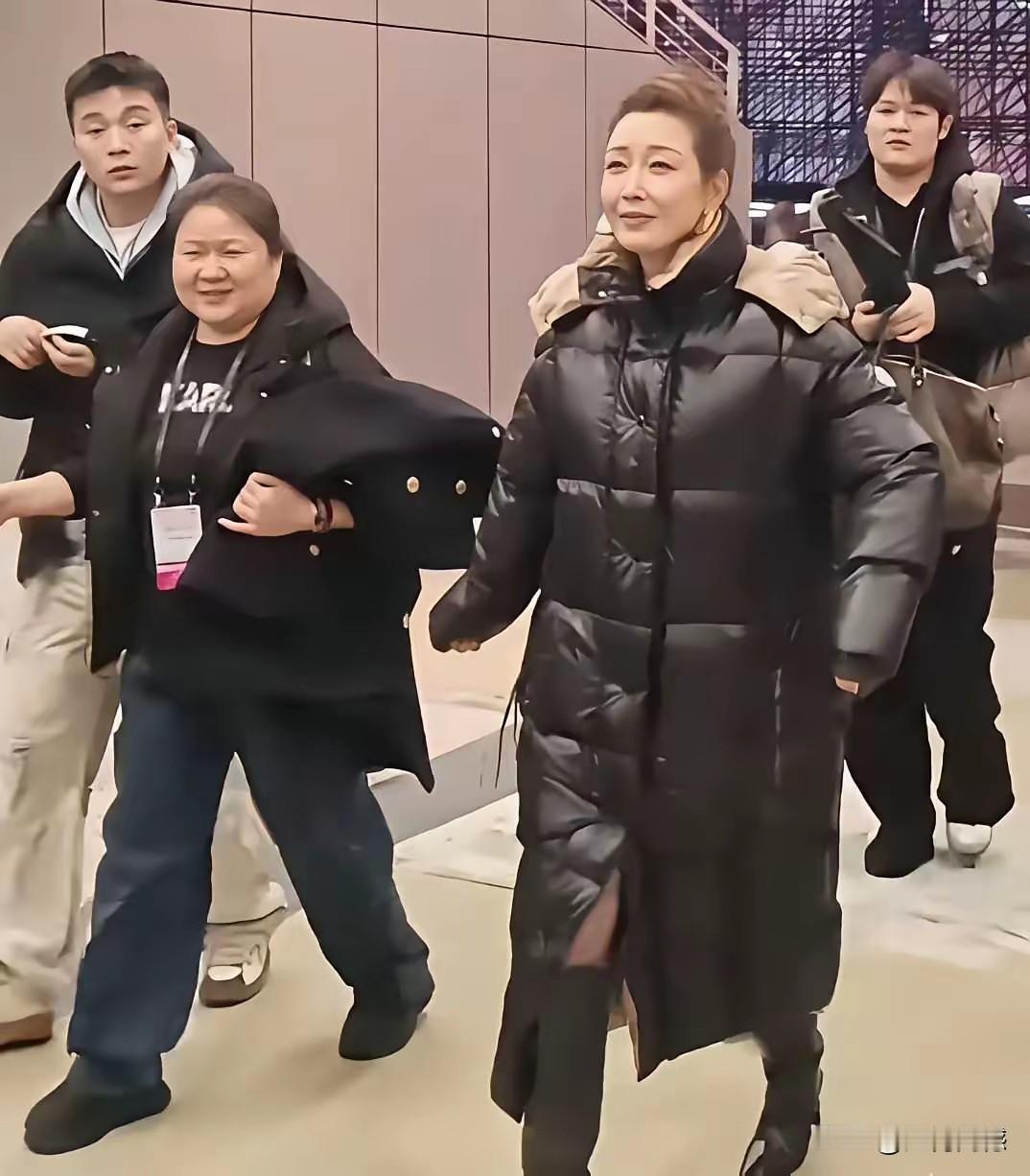 有人说这身臃肿的羽绒服价值好几万，打死我都不相信，一只大鹅才多少钱，一件羽绒服用