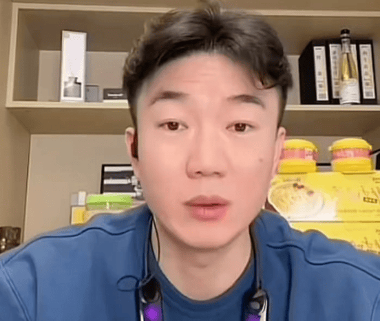 媒体人：戴琳借钱套路大同小异，都是看他直播后加了微信