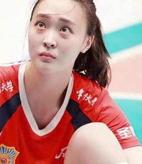 她是"排球女神"，嫁给了"北大才子"杨臻博，不料，结婚之后，他们却一直都没有孩子