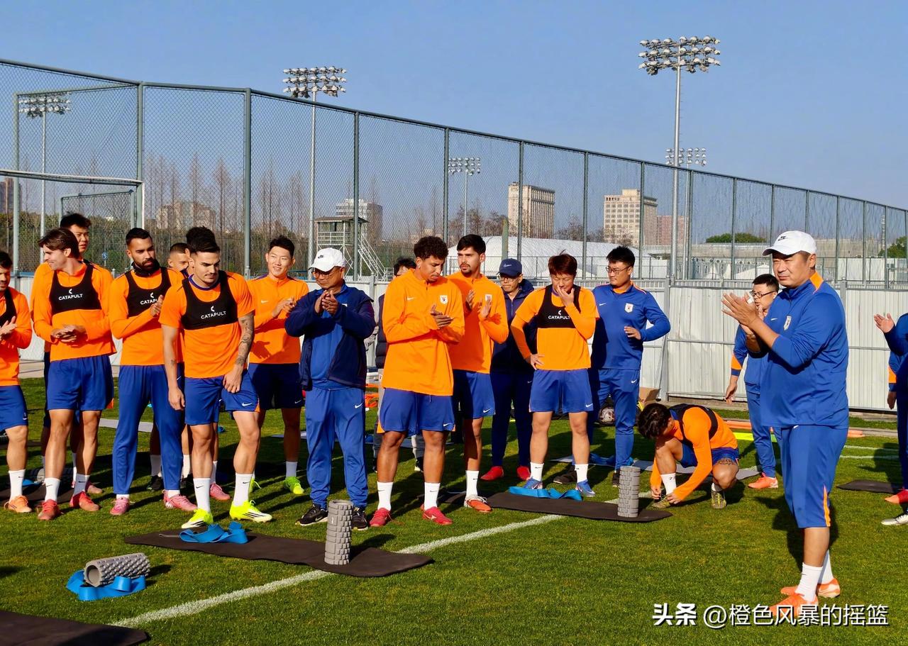 一场热身赛而已
一周三赛
部分球员刚刚伤愈
阵容还在磨合
阵型也是实验
阿尔瓦罗