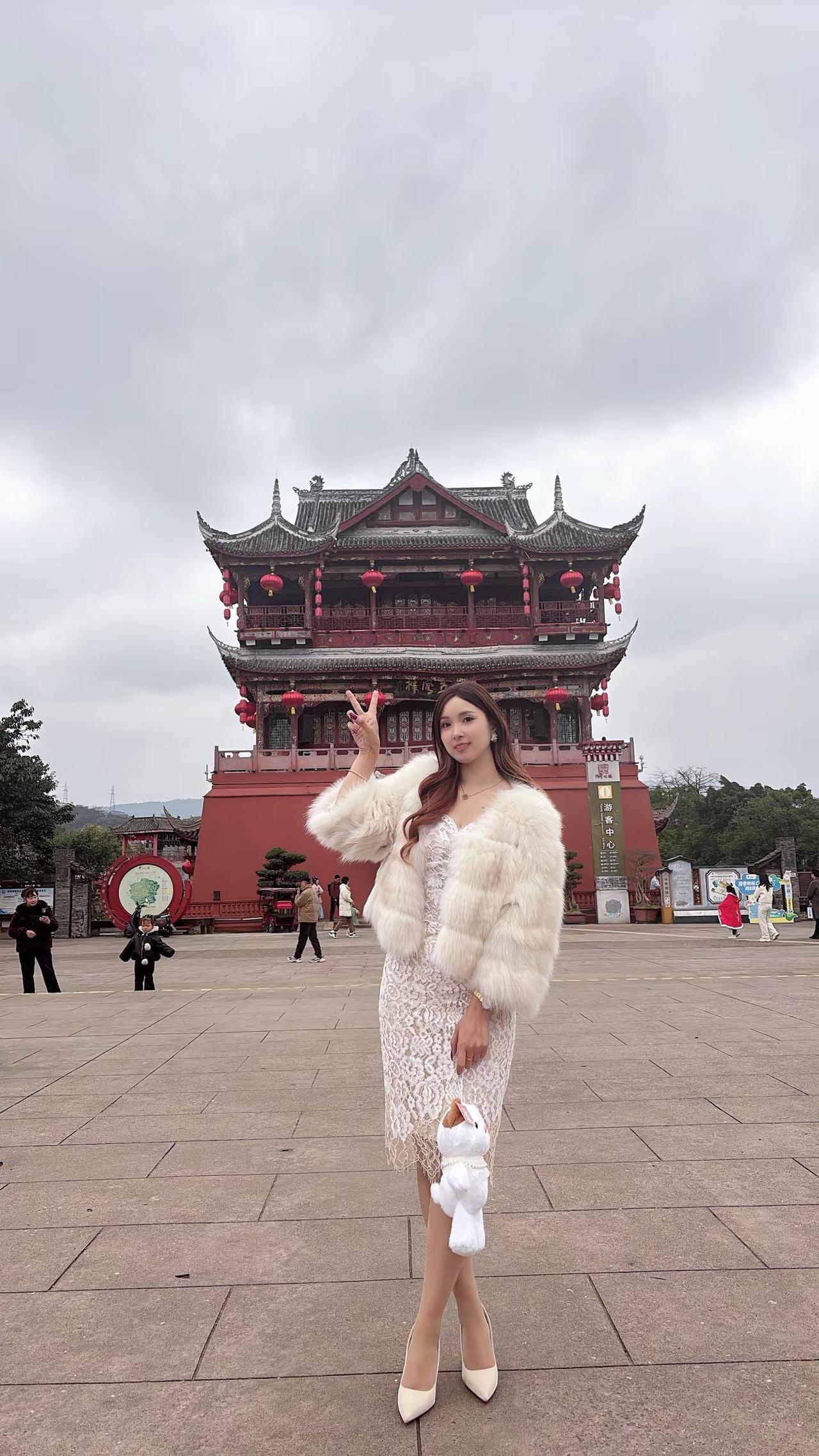 绵阳人在成都待了17年，还是走不出这股烟火气！春熙路的人潮、洛带古镇的伤心凉粉、