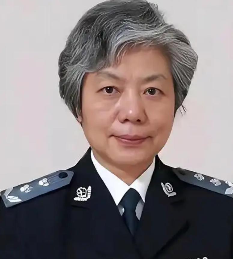 “不能判刑，那就高额罚款！”中国人民公安大学李玫瑾教授建议，凡是扶了老人被要求天