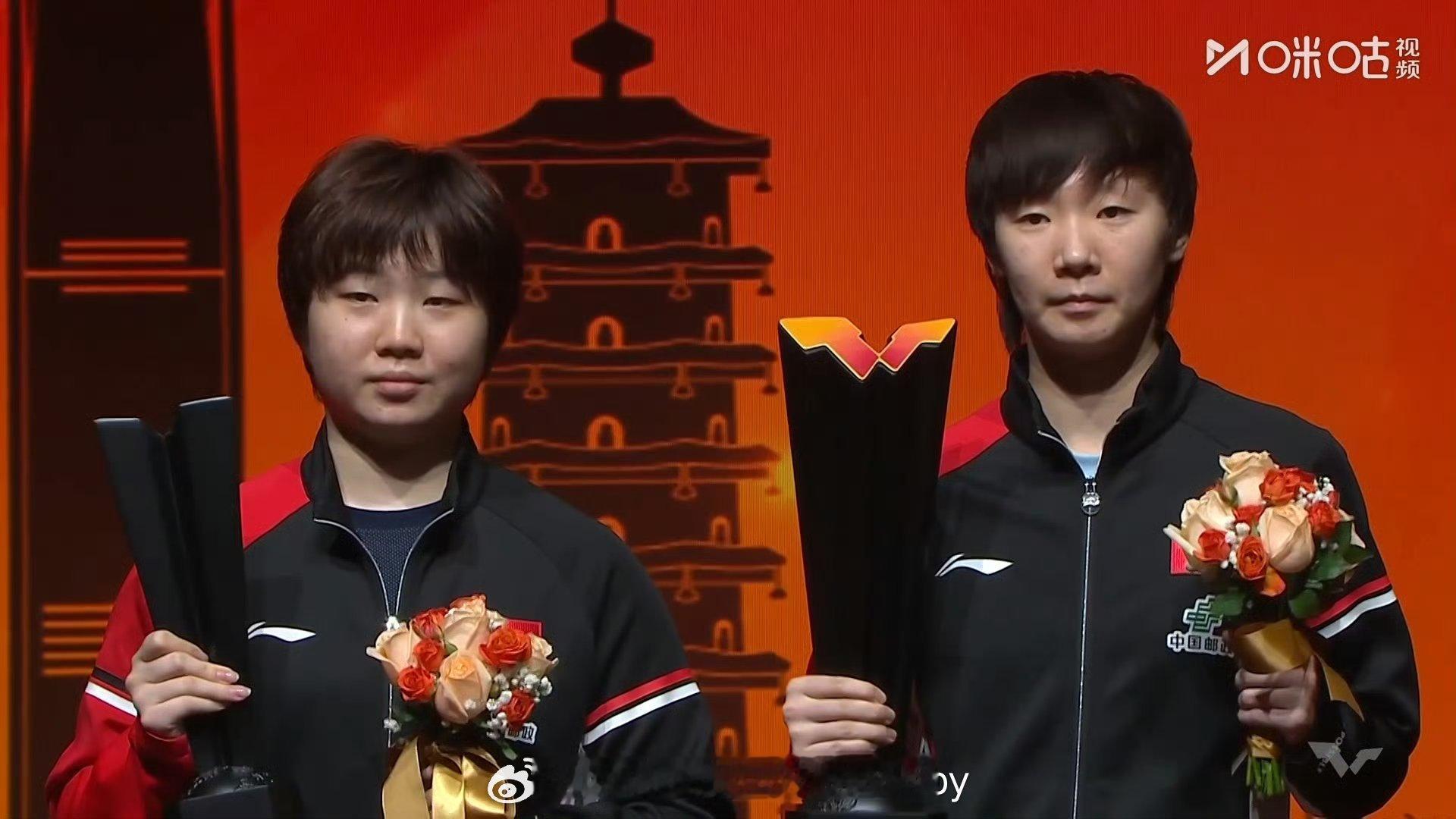 王曼昱再捧总决赛奖杯邓亚萍祝贺王曼昱卫冕恭喜成功卫冕，与队友蒯曼一同包揽冠亚军?