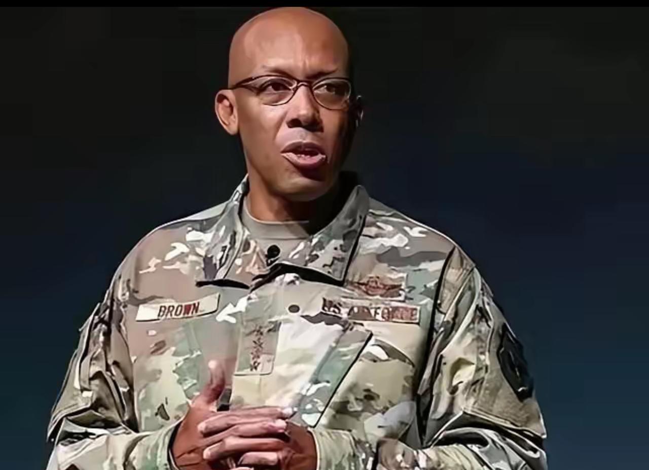 美国人现在终于知道害怕了，其空军参谋长四星级上将布朗说：中国的六代机虽然可怕，但