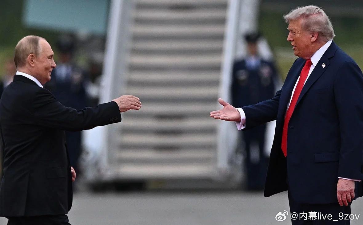 据俄媒报道，普京与特朗普通了电话。通话重点讨论了伊朗冲突和乌克兰问题谈判。普京提