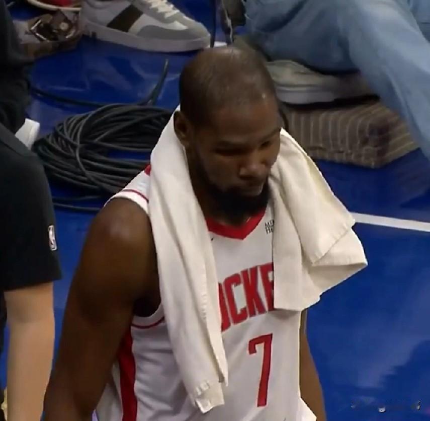 表达敬意！马克西谈杜兰特：

“KD是伟大的球员。”

“他前不久才破了得分记录