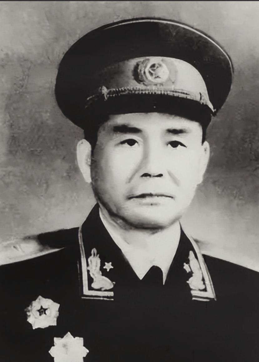 1944年，八路军进村歇脚，周大娘倒水时瞥见对方一颗金牙，顿时警觉：八路军哪会镶