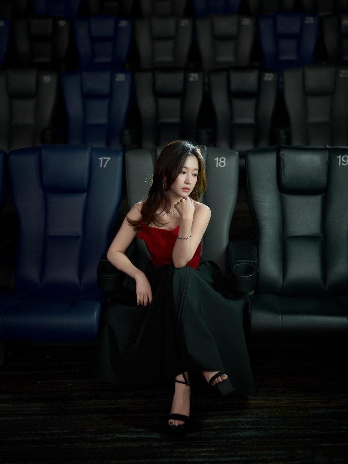 刘美含高知千金 刘美含北影节包有含金量 刘美含在北影节又双叒叕惊艳众人！不仅造型